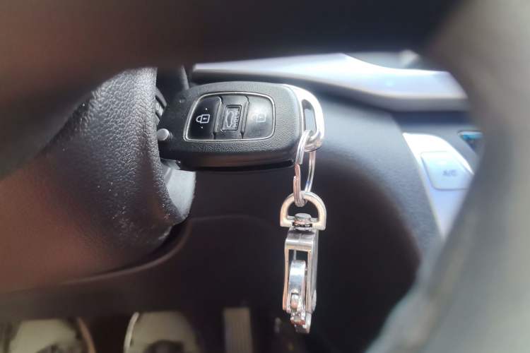 Used Hyundai Elantra (6th Generation / Lingdong) 2016 1.6L Manual ZhiXuan·Youth Edition Vehicle Key