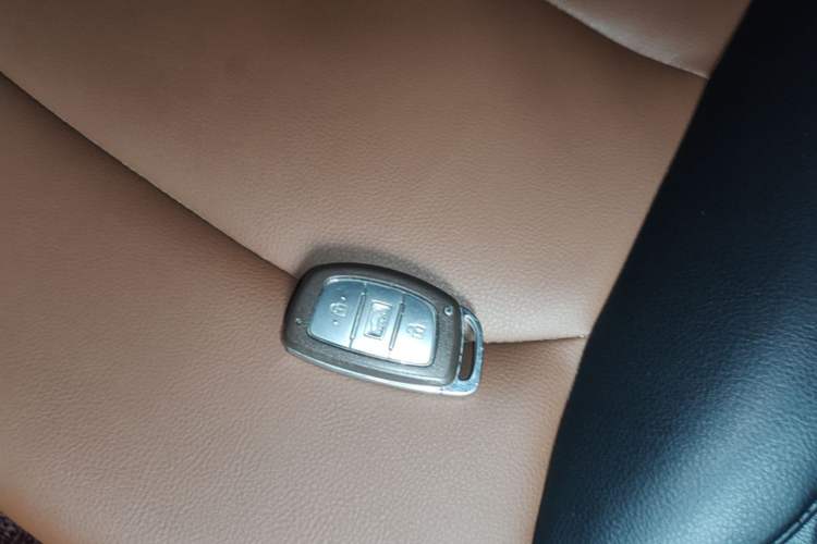 Used Hyundai Elantra (6th Generation / Lingdong) 2016 1.6L Automatic ZhiXuan – Elite Version Vehicle Key