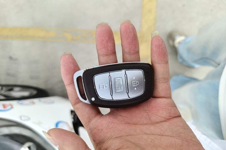 Used Hyundai Elantra (6th Generation / Lingdong) 2016 1.6L Automatic ZhiXuan – Elite Version Vehicle Key