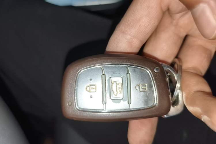 Used Hyundai Elantra (6th Generation / Lingdong) 2016 1.6L Automatic ZhiXuan · Luxury Version Vehicle Key