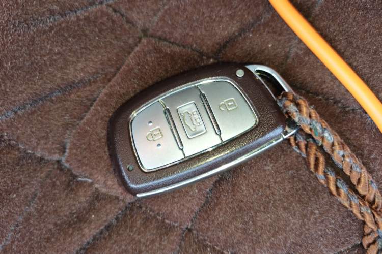 Used Hyundai Elantra (6th Generation / Lingdong) 2016 1.6L Automatic ZhiXuan – Elite Version Vehicle Key