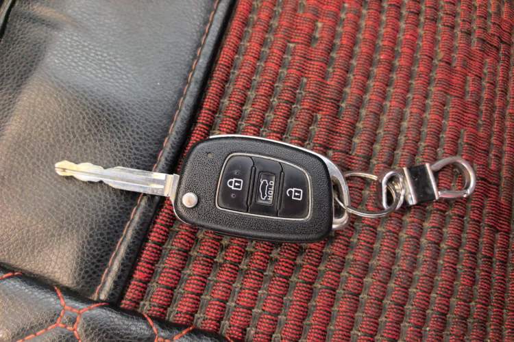 Used Hyundai Elantra (6th Generation / Lingdong) 2016 1.6L Automatic ZhiXuan – Elite Version Interior 1