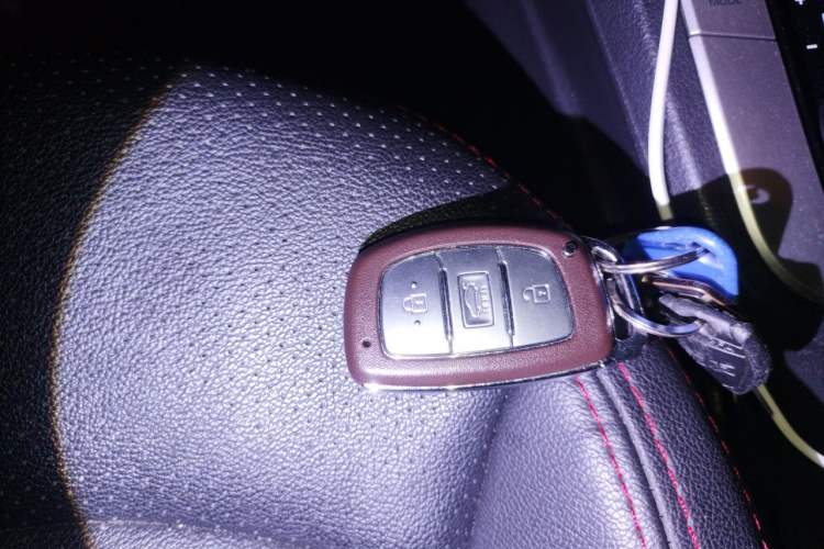 Used Hyundai Elantra (6th Generation / Lingdong) 2016 1.6L Automatic ZhiXuan · Youth Edition Vehicle Key