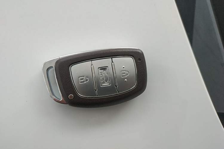Used Hyundai Elantra (6th Generation / Lingdong) 2016 1.6L Automatic ZhiXuan – Elite Version Vehicle Key