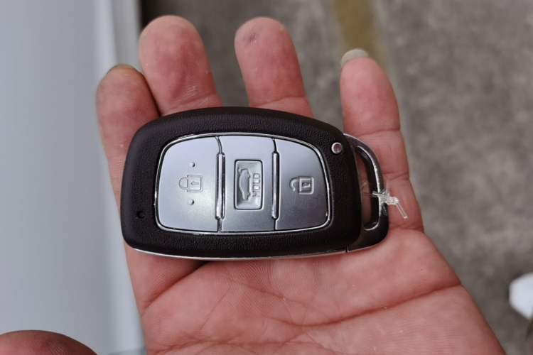 Used Hyundai Elantra (6th Generation / Lingdong) 2016 1.6L Automatic ZhiXuan – Elite Version Vehicle Key
