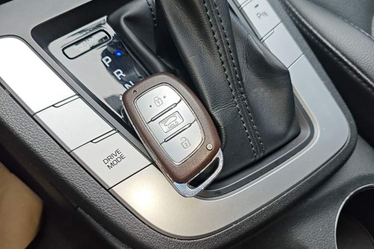 Used Hyundai Elantra (6th Generation / Lingdong) 2016 1.6L Automatic ZhiXuan · Luxury Version Vehicle Key