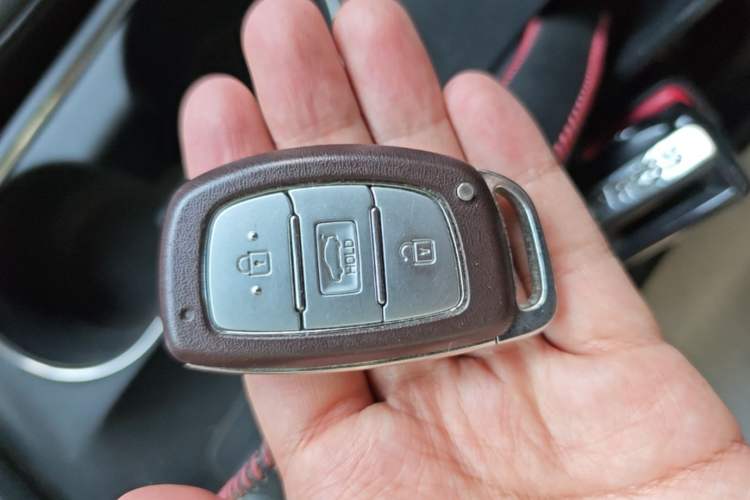 Used Hyundai Elantra (6th Generation / Lingdong) 2016 1.6L Automatic ZhiXuan · Luxury Version Vehicle Key