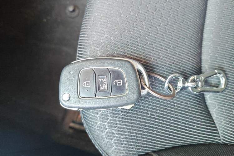 Used Hyundai Elantra (6th Generation / Lingdong) 2016 1.6L Manual ZhiXuan·Youth Edition Vehicle Key