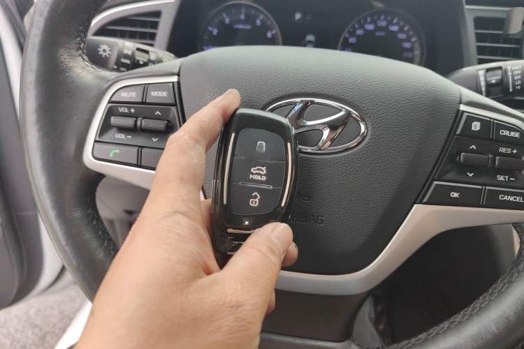 Used Hyundai Elantra (6th Generation / Lingdong) 2016 1.6L Automatic ZhiXuan · Flagship Edition Vehicle Key