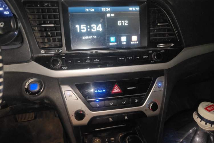 Used Hyundai Elantra (6th Generation / Lingdong) 2016 1.6L Automatic ZhiXuan – Elite Version Audio And AC Panel