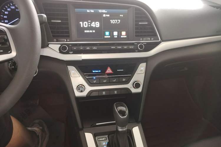 Used Hyundai Elantra (6th Generation / Lingdong) 2016 1.6L Automatic ZhiXuan – Elite Version Audio And AC Panel