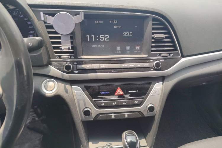 Used Hyundai Elantra (6th Generation / Lingdong) 2016 1.6L Automatic ZhiXuan · Luxury Version Audio And AC Panel