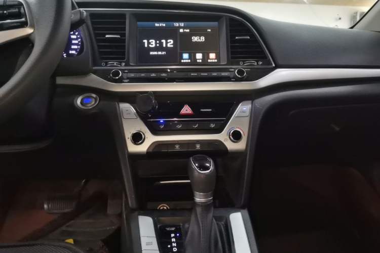 Used Hyundai Elantra (6th Generation / Lingdong) 2016 1.6L Automatic ZhiXuan – Elite Version Audio And AC Panel