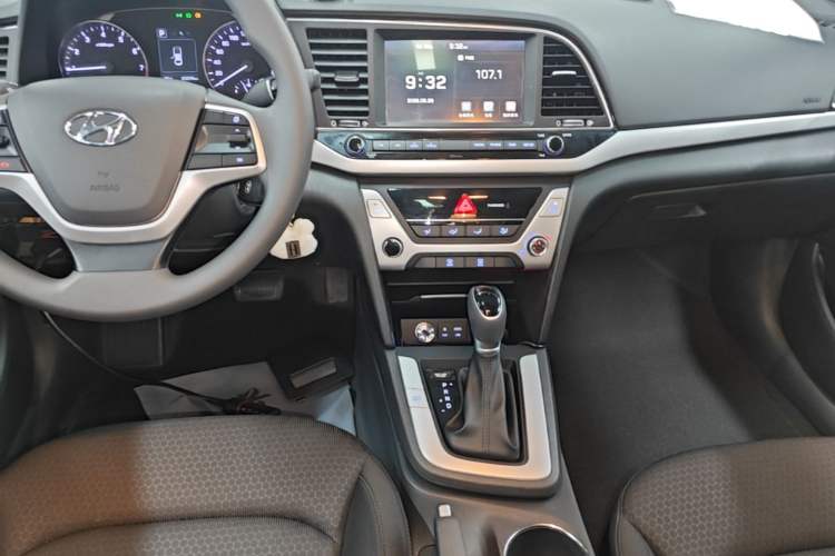 Used Hyundai Elantra (6th Generation / Lingdong) 2016 1.6L Automatic ZhiXuan – Elite Version Audio And AC Panel