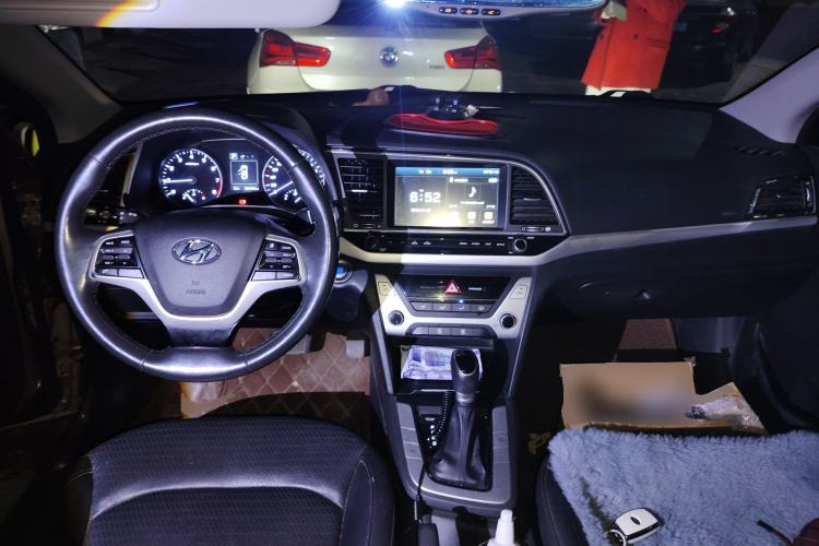 Used Hyundai Elantra (6th Generation / Lingdong) 2016 1.6L Automatic ZhiXuan · Luxury Version Center Console