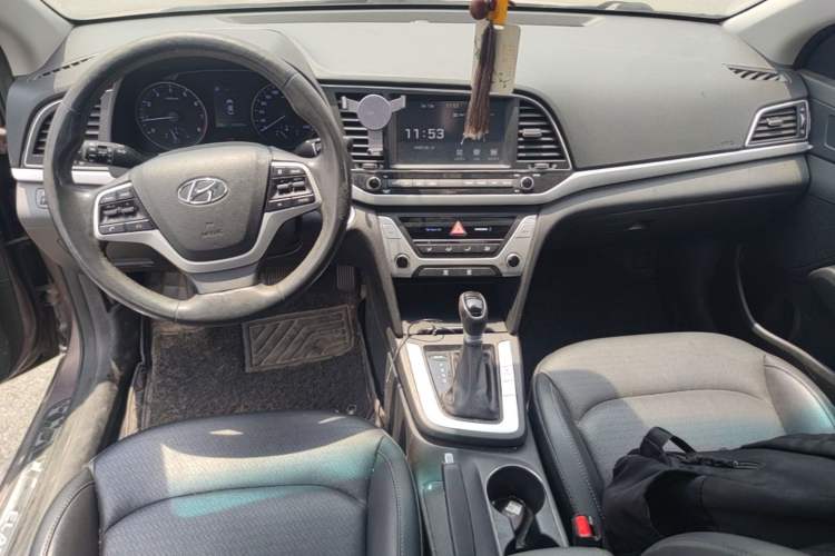 Used Hyundai Elantra (6th Generation / Lingdong) 2016 1.6L Automatic ZhiXuan · Luxury Version Center Console