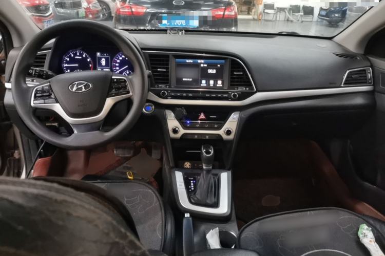 Used Hyundai Elantra (6th Generation / Lingdong) 2016 1.6L Automatic ZhiXuan – Elite Version Center Console