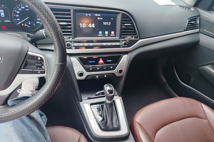 Used Hyundai Elantra (6th Generation / Lingdong) 2016 1.6L Automatic ZhiXuan – Elite Version Center Console