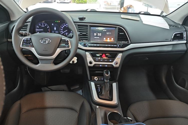 Used Hyundai Elantra (6th Generation / Lingdong) 2016 1.6L Automatic ZhiXuan – Elite Version Center Console