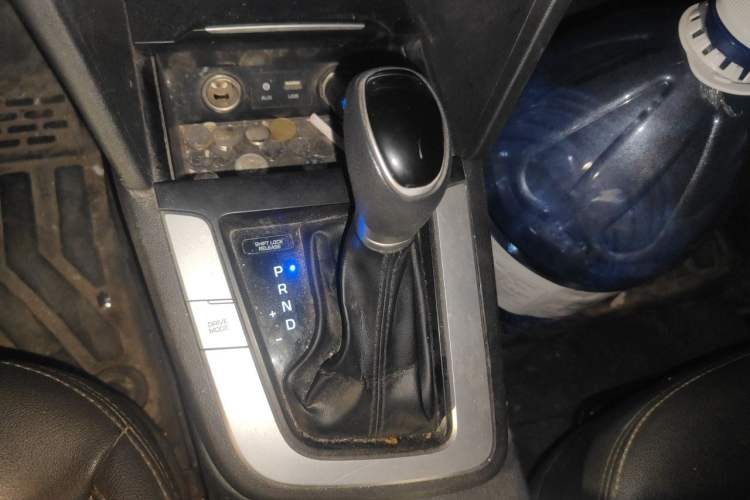 Used Hyundai Elantra (6th Generation / Lingdong) 2016 1.6L Automatic ZhiXuan – Elite Version Gear Lever