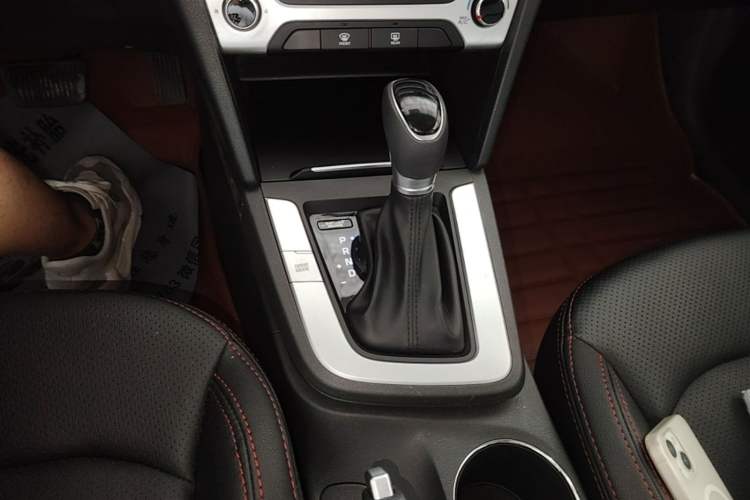 Used Hyundai Elantra (6th Generation / Lingdong) 2016 1.6L Automatic ZhiXuan – Elite Version Gear Lever