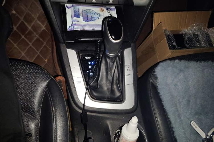 Used Hyundai Elantra (6th Generation / Lingdong) 2016 1.6L Automatic ZhiXuan · Luxury Version Gear Lever