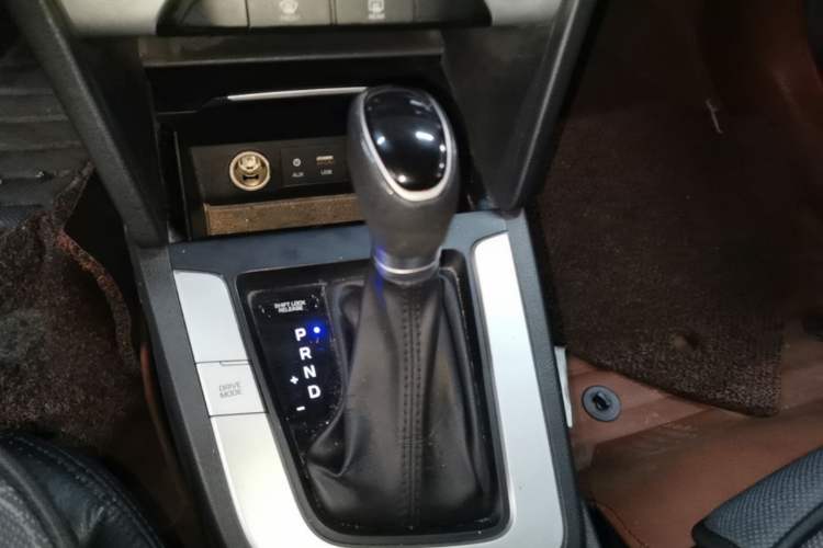 Used Hyundai Elantra (6th Generation / Lingdong) 2016 1.6L Automatic ZhiXuan – Elite Version Gear Lever
