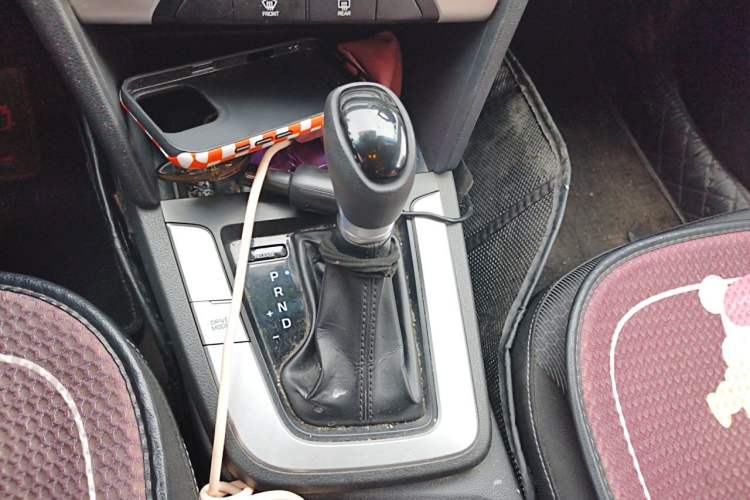 Used Hyundai Elantra (6th Generation / Lingdong) 2016 1.6L Automatic ZhiXuan – Elite Version Gear Lever