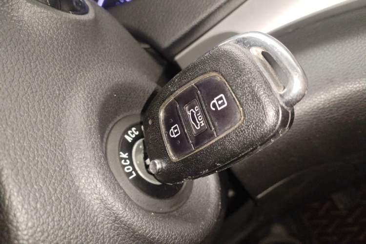 Used Hyundai Elantra (6th Generation / Lingdong) 2016 1.6L Automatic ZhiXuan – Elite Version Interior 1