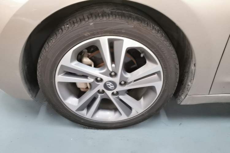Used Hyundai Elantra (6th Generation / Lingdong) 2016 1.6L Automatic ZhiXuan – Elite Version Left Front Wheel Hub