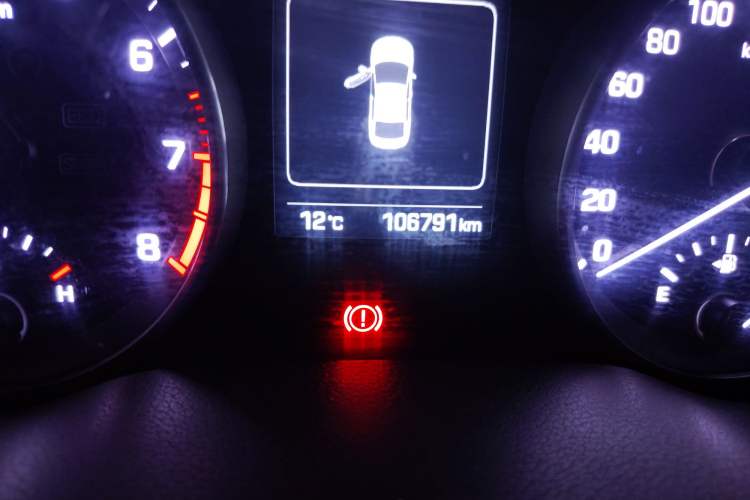 Used Hyundai Elantra (6th Generation / Lingdong) 2016 1.6L Automatic ZhiXuan · Luxury Version Odometer Close Up