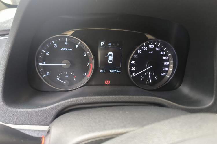 Used Hyundai Elantra (6th Generation / Lingdong) 2016 1.6L Automatic ZhiXuan – Elite Version Odometer Close Up