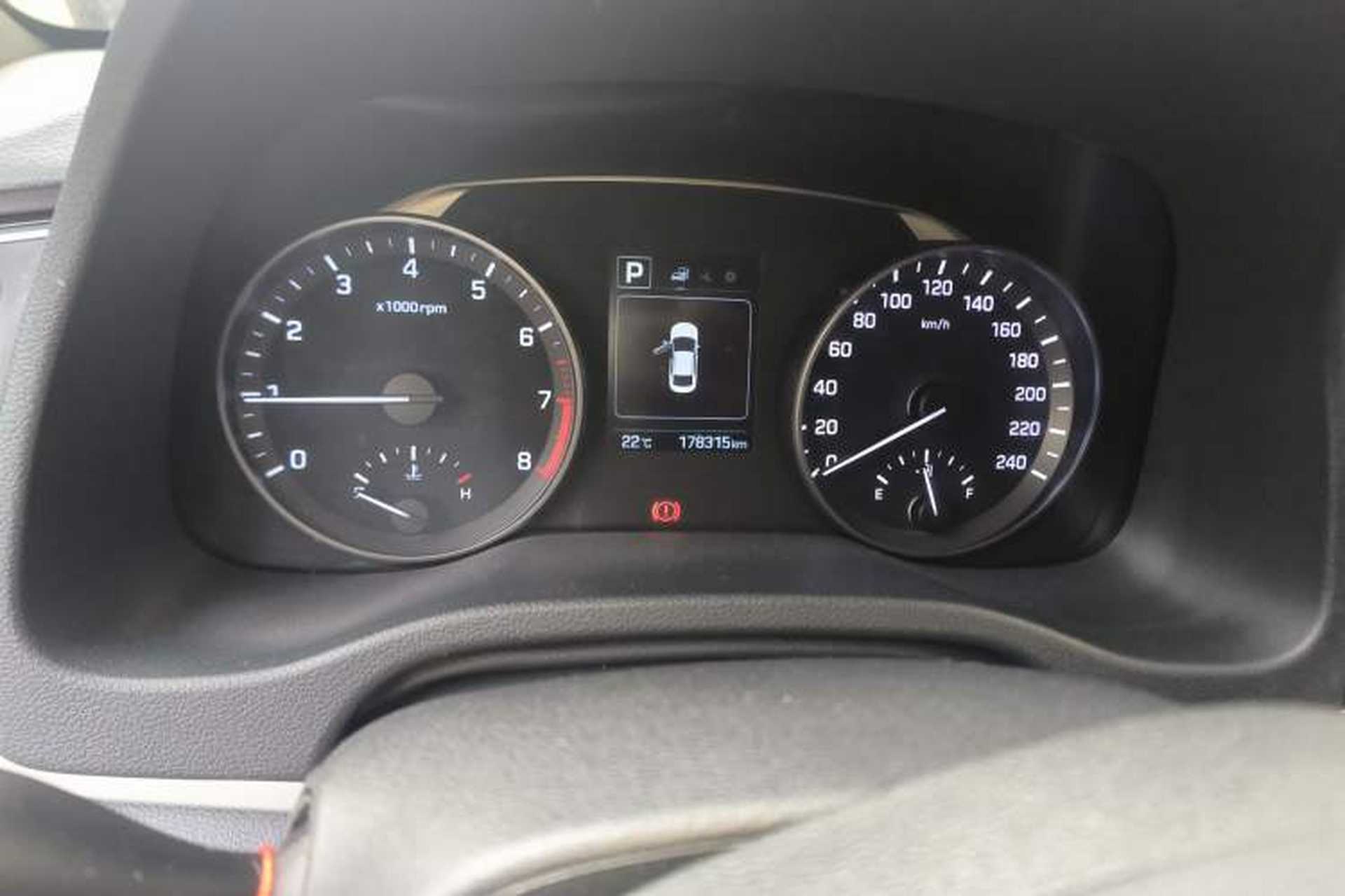 Used Hyundai Elantra (6th Generation / Lingdong) 2016 1.6L Automatic ZhiXuan – Elite Version Odometer Close Up