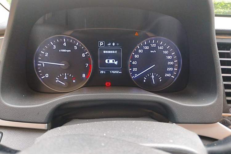 Used Hyundai Elantra (6th Generation / Lingdong) 2016 1.6L Automatic ZhiXuan – Elite Version Odometer Close Up