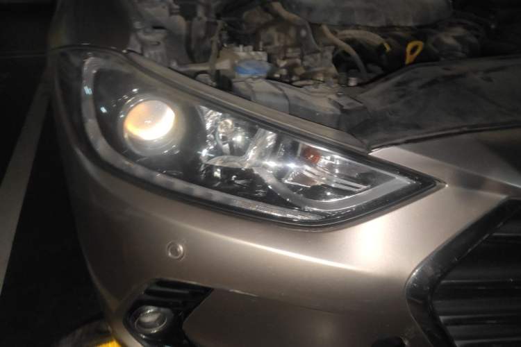 Used Hyundai Elantra (6th Generation / Lingdong) 2016 1.6L Automatic ZhiXuan – Elite Version Right Front Headlight