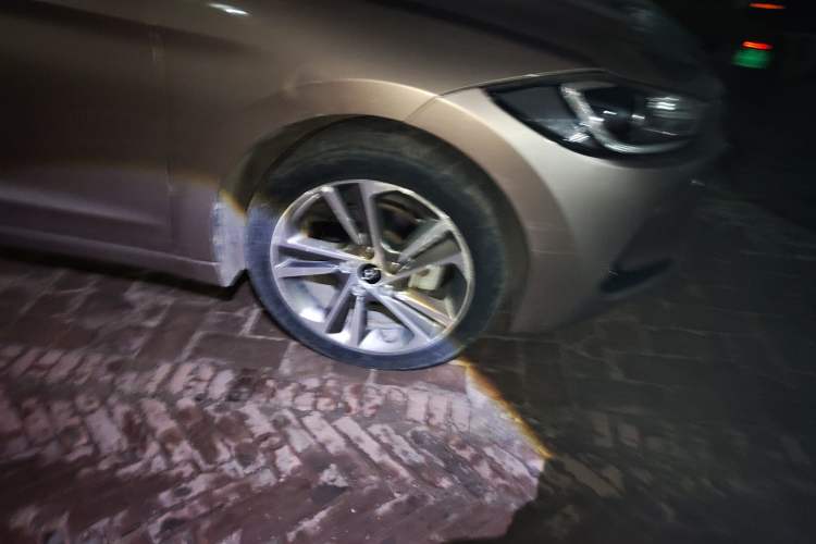 Used Hyundai Elantra (6th Generation / Lingdong) 2016 1.6L Automatic ZhiXuan · Luxury Version Right Front Wheel Hub