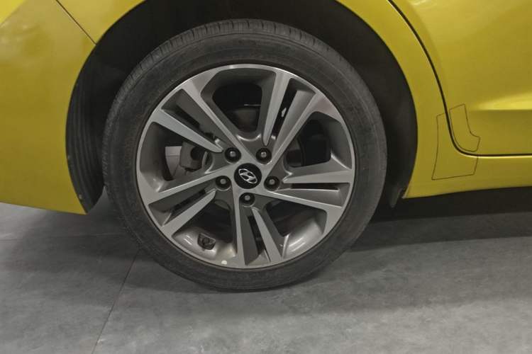 Used Hyundai Elantra (6th Generation / Lingdong) 2016 1.6L Automatic ZhiXuan – Elite Version Right Rear Wheel Hub