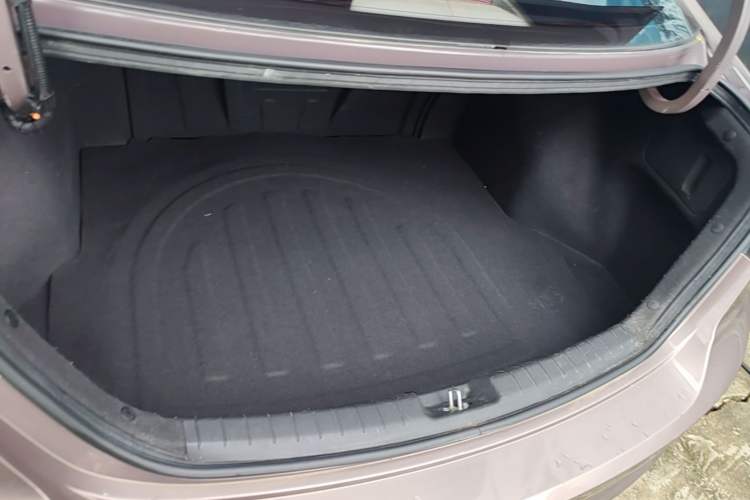 Used Hyundai Elantra (6th Generation / Lingdong) 2016 1.6L Automatic ZhiXuan – Elite Version Trunk
