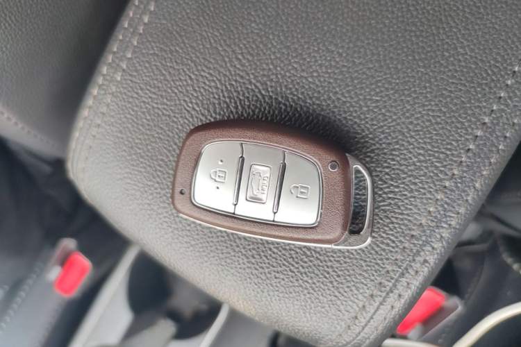 Used Hyundai Elantra (6th Generation / Lingdong) 2016 1.6L Automatic ZhiXuan · Luxury Version Vehicle Key