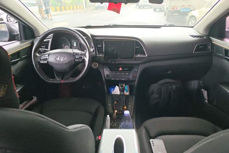 Used Hyundai Elantra (6th Generation / Lingdong) 2018 1.4T Dual-Clutch Xuan Dong · Dynamic Edition Center Console