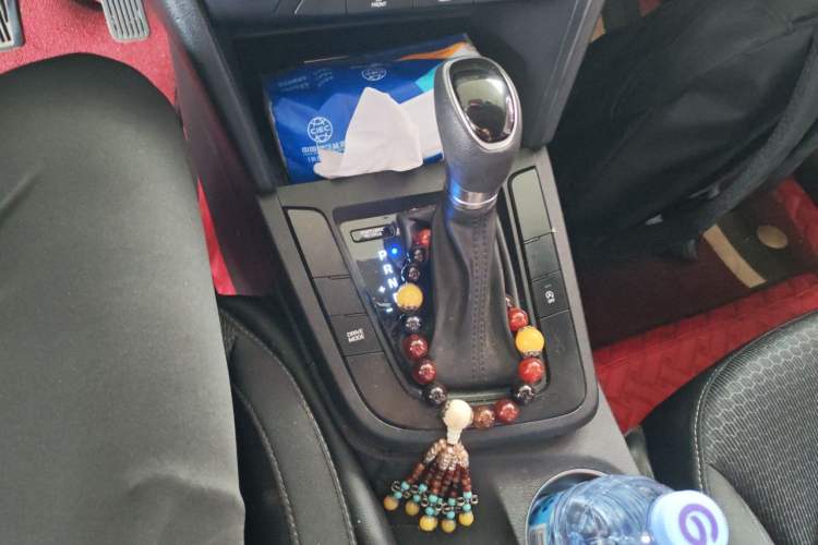 Used Hyundai Elantra (6th Generation / Lingdong) 2018 1.4T Dual-Clutch Xuan Dong · Dynamic Edition Gear Lever