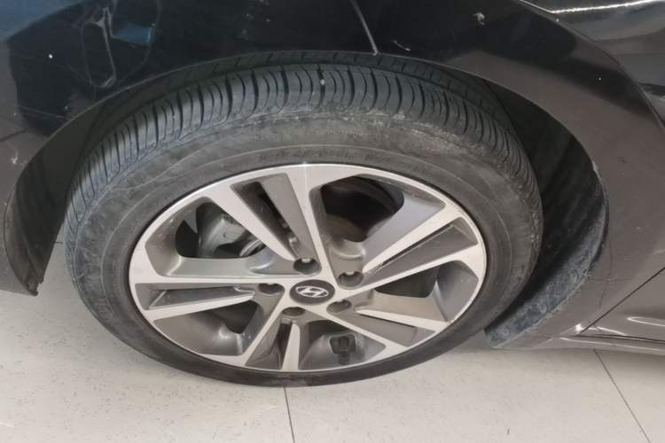 Used Hyundai Elantra (6th Generation / Lingdong) 2018 1.6L Automatic 15th Anniversary Special Edition Left Front Wheel Hub