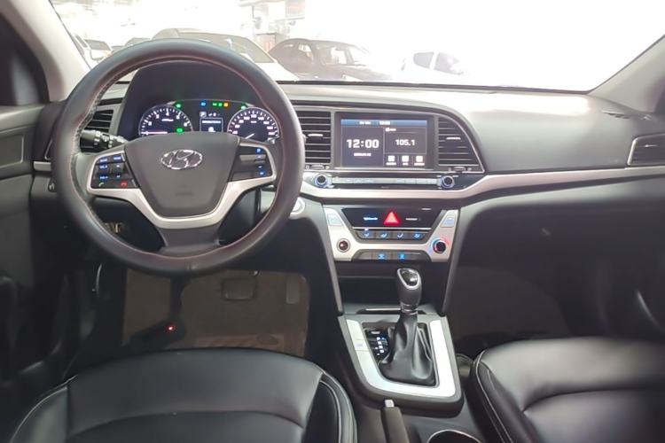 Used Hyundai Elantra (6th Generation / Lingdong) 2018 1.6L Automatic 15th Anniversary Special Edition Center Console