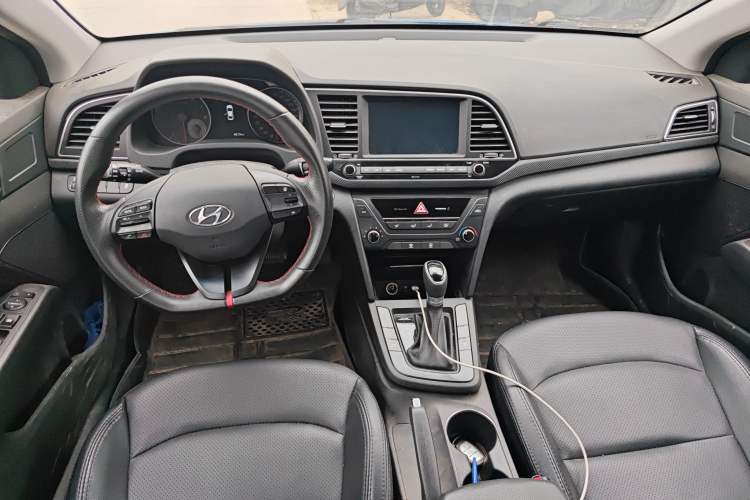 Used Hyundai Elantra (6th Generation / Lingdong) 2018 1.4T Dual-Clutch Xuan Dong · Dynamic Edition Center Console