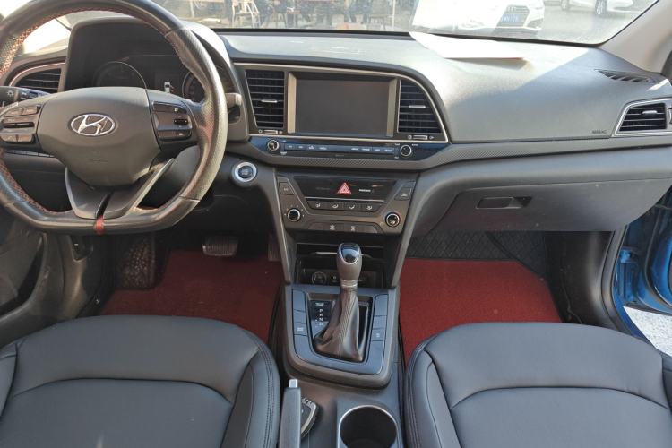 Used Hyundai Elantra (6th Generation / Lingdong) 2018 1.4T Dual-Clutch Xuan Dong · Dynamic Edition Center Console