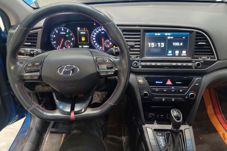 Used Hyundai Elantra (6th Generation / Lingdong) 2018 1.4T Dual-Clutch Xuan Dong · Dynamic Edition Center Console