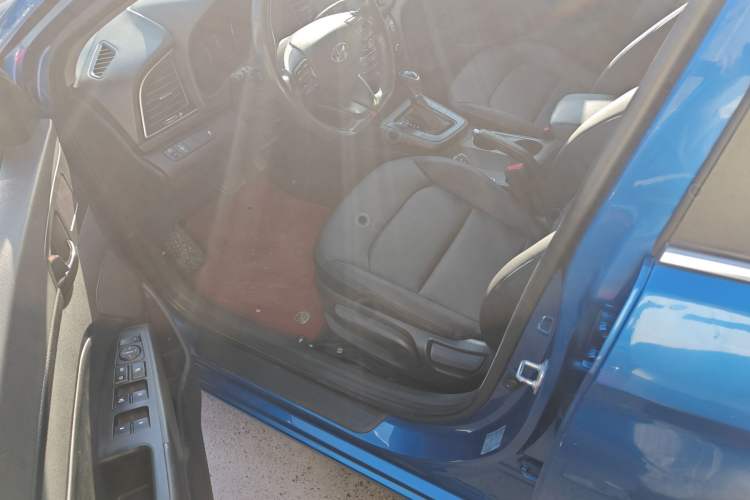 Used Hyundai Elantra (6th Generation / Lingdong) 2018 1.4T Dual-Clutch Xuan Dong · Dynamic Edition Driver Seat