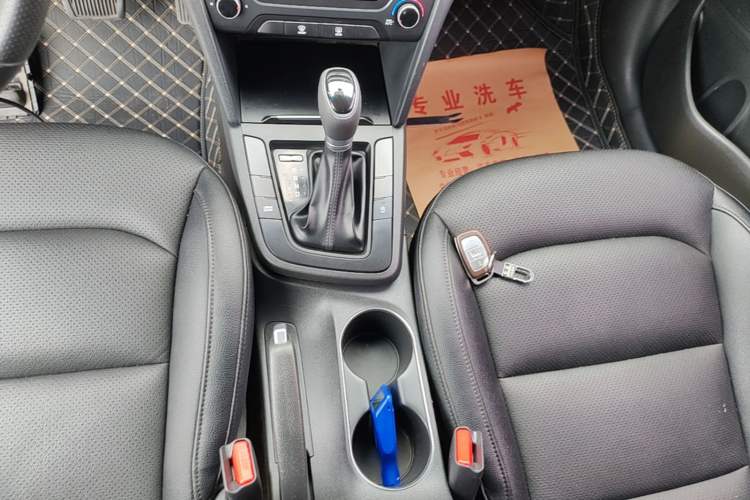 Used Hyundai Elantra (6th Generation / Lingdong) 2018 1.4T Dual-Clutch Xuan Dong · Dynamic Edition Gear Lever