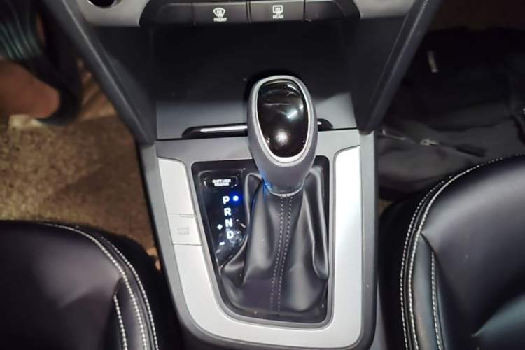 Used Hyundai Elantra (6th Generation / Lingdong) 2018 1.6L Automatic 15th Anniversary Special Edition Gear Lever
