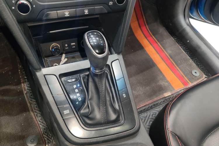 Used Hyundai Elantra (6th Generation / Lingdong) 2018 1.4T Dual-Clutch Xuan Dong · Dynamic Edition Gear Lever